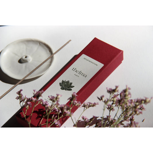 Rote Box mit thelma Paris Räucherstäbchen, Keramikhalter, getrocknete Blumen
