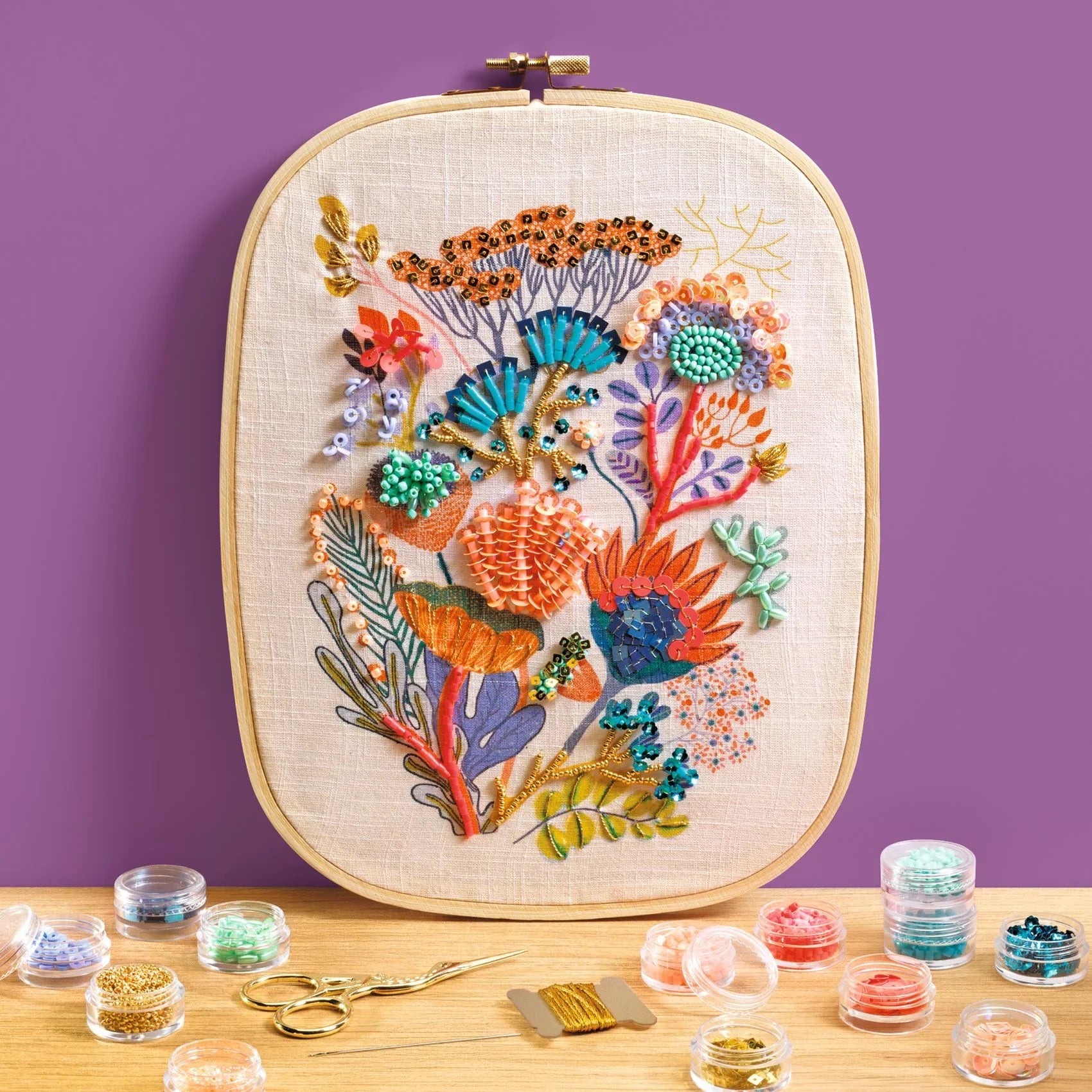 Rosy Brown Atelier 58, Perlenstickerei Blumen