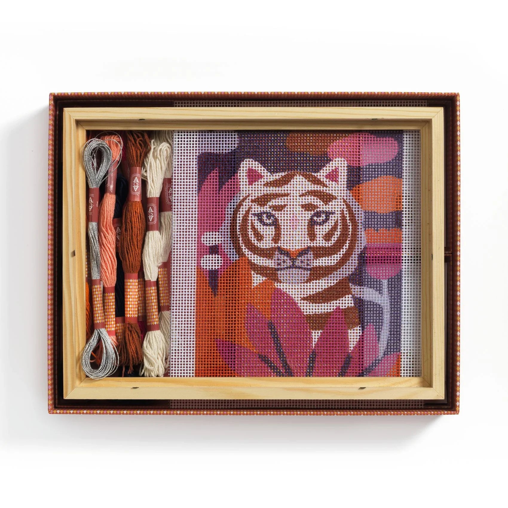 Light Gray Atelier 64, Stickerei Tiger