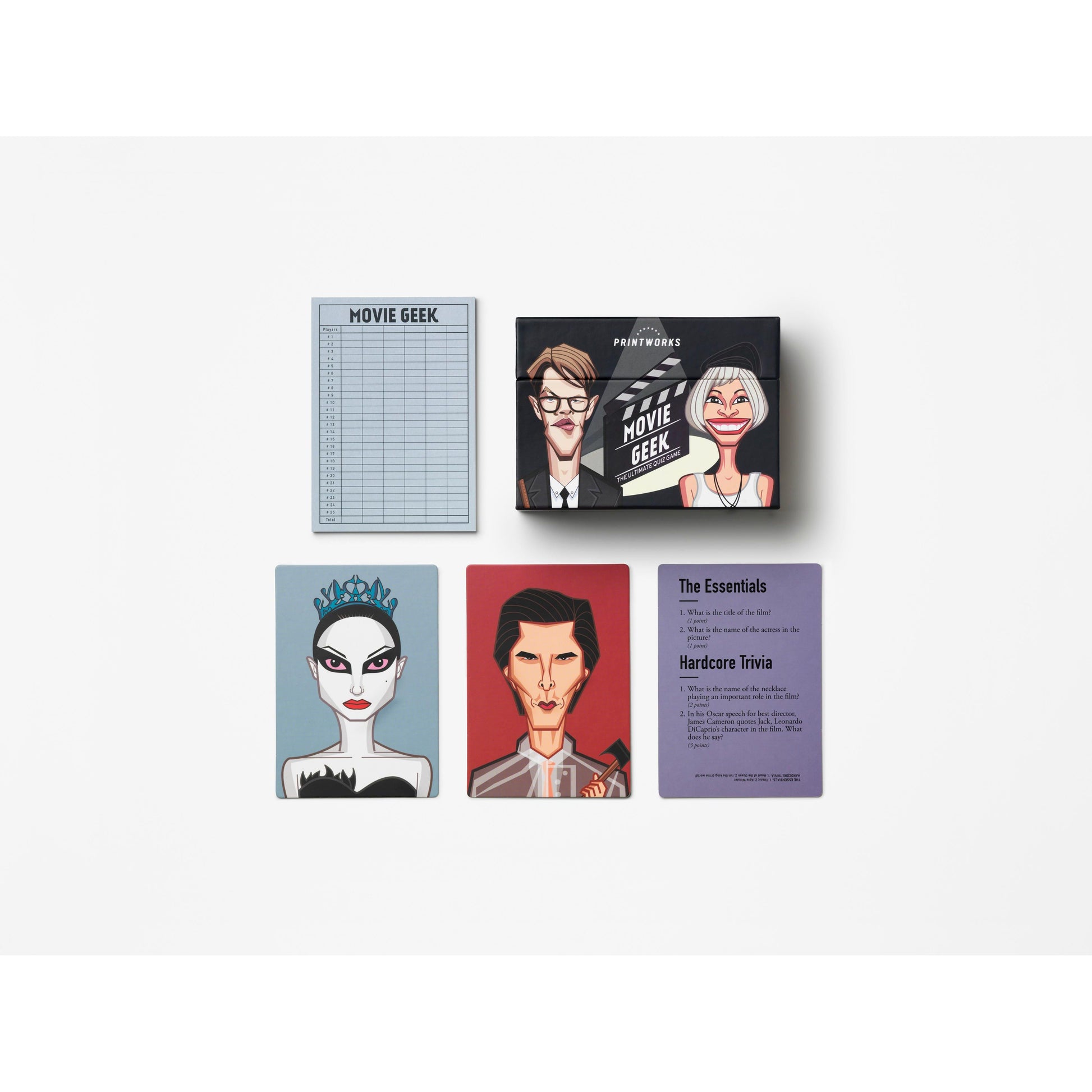 Movie Geek Kartenspiel mit Illustrationen bekannter Filmfiguren, Trivia-Karten und Spielblock auf weißem Hintergrund.