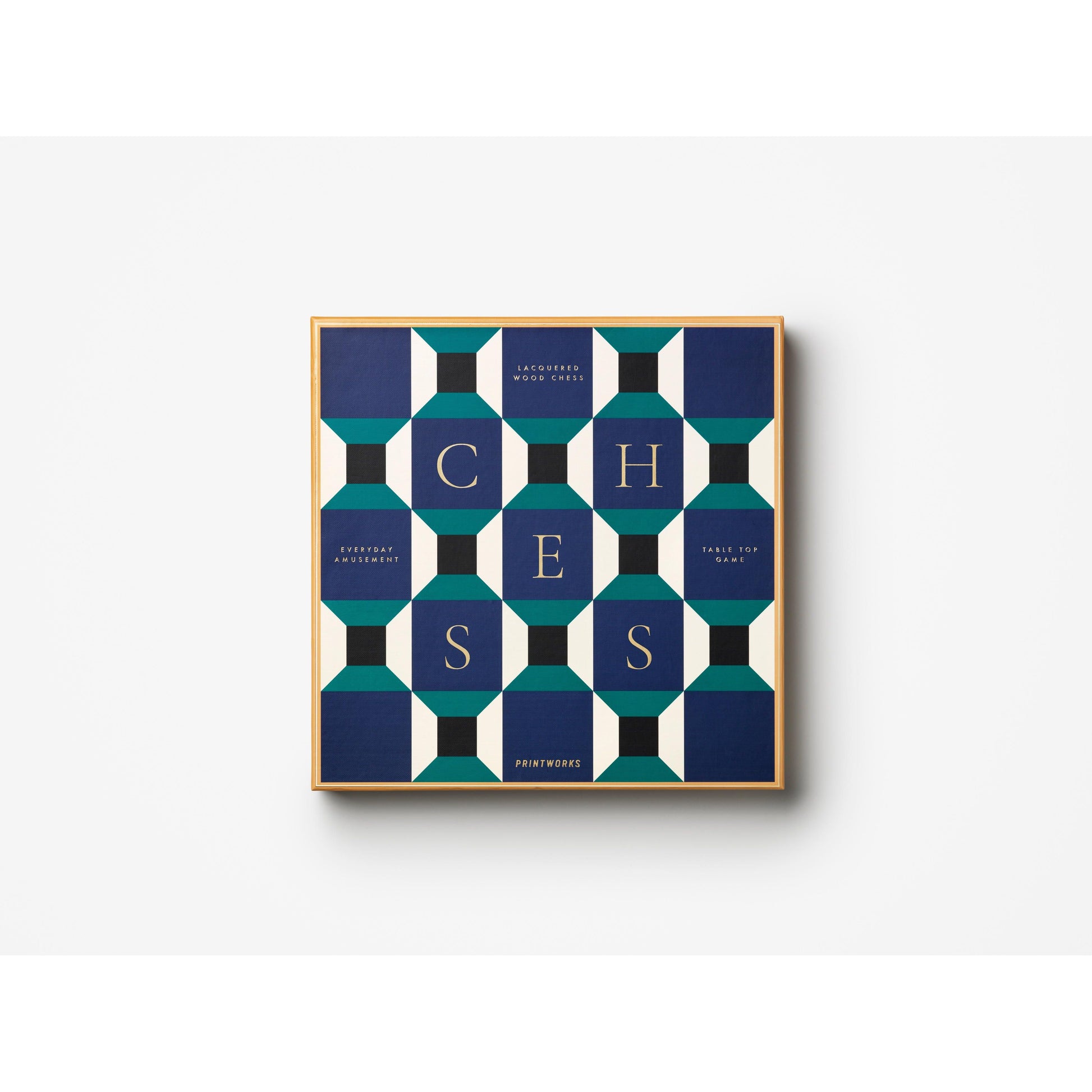 Design Schachspiel mit blau-grünem Muster und geometrischem Schachbrett auf weißem Hintergrund