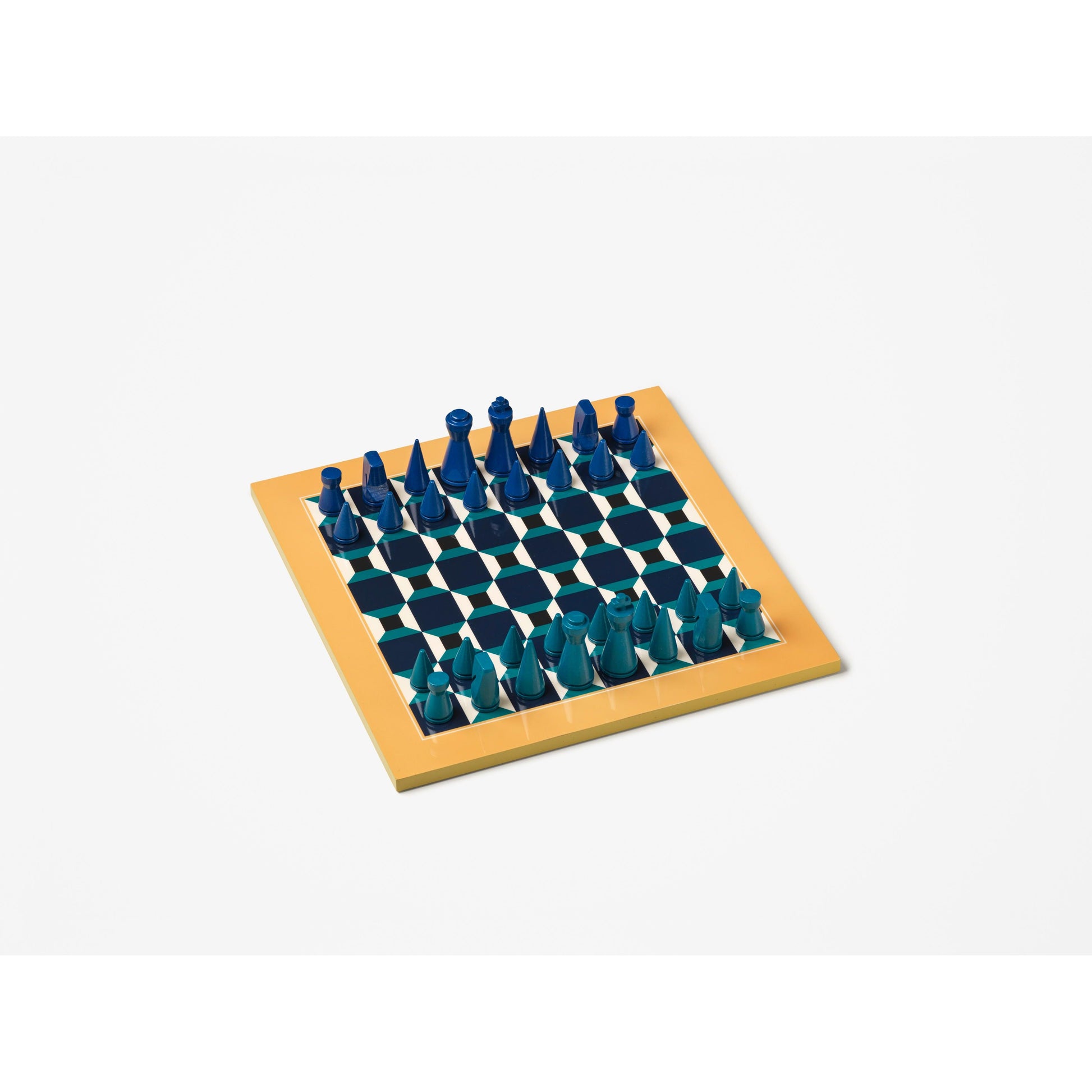 Modernes Schachspiel mit gelbem Rahmen und blauen Spielfiguren auf kariertem Spielfeld.