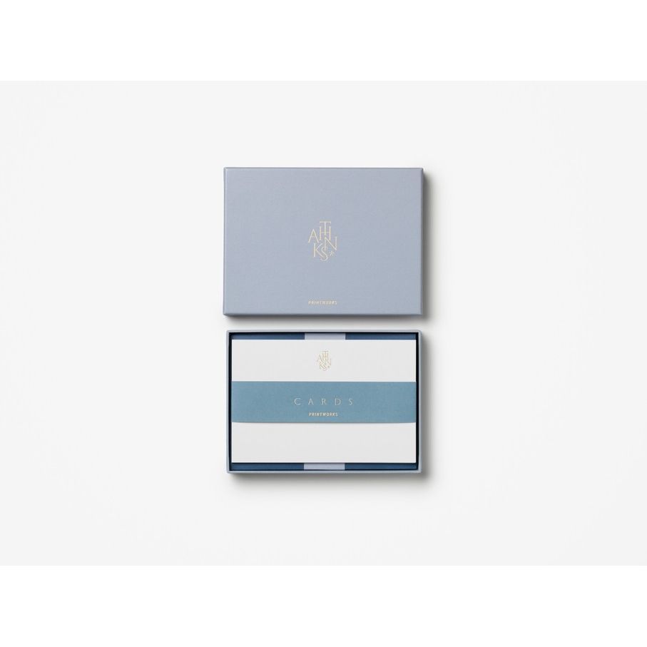 Elegante Kartenbox in Hellblau mit „CARDS“-Aufdruck, stilvolles Geschenk für Achtsamkeit