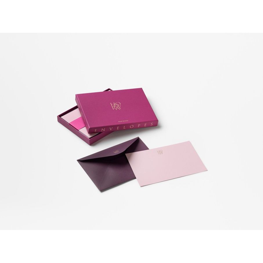 Elegantes Briefumschlag-Set in Lila- und Rosatönen auf weißem Hintergrund, Geschenkidee