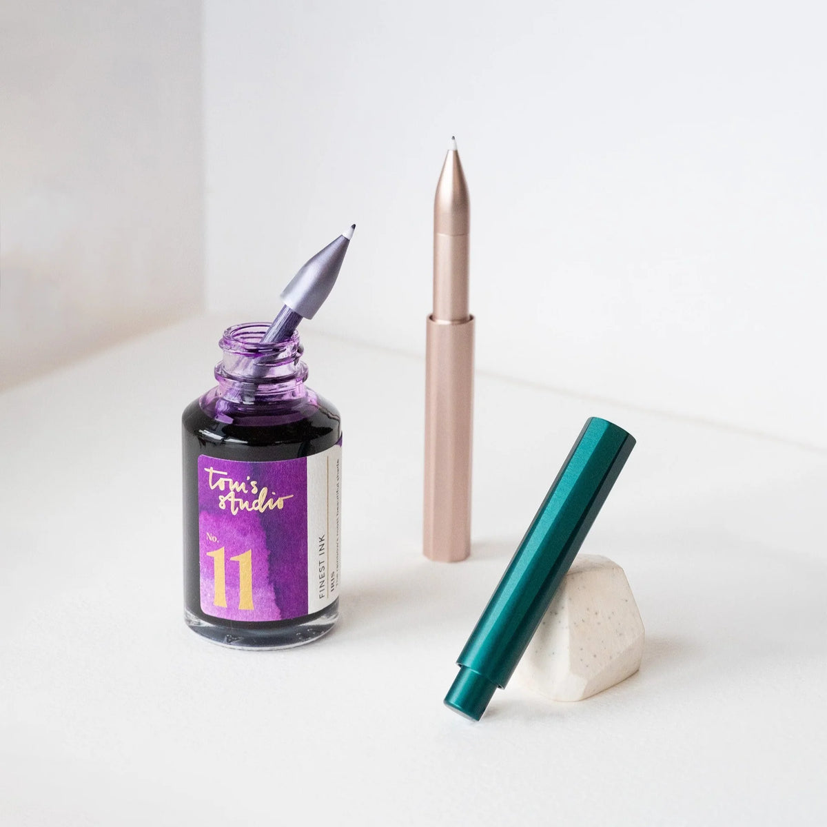 Lavender Wren Schwarz - Nachfüllbarer Premium-Tintenschreiber mit japanischer Schreibspitze